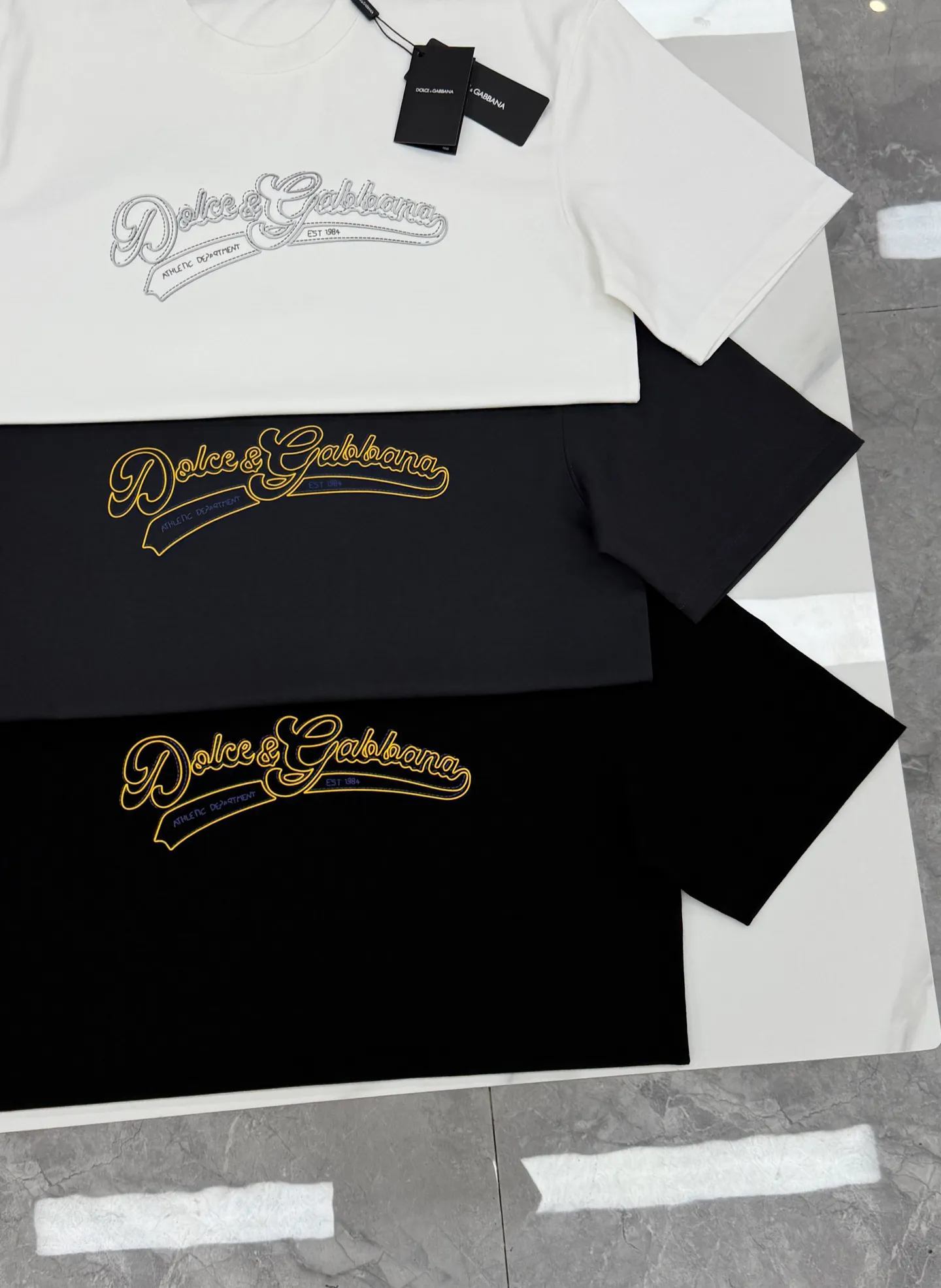 180 ⚜️ Dolce & Gabbana New Arrival T ， Same Style❤️ +“ATHLETIC DEPARTMENT EST ” ，Retro ！ . Breathable， White、Black、Dark Gray ， Gold Gray ， 。 ， ， . ！Sizes：S-3XL ❗️（175/145 L）